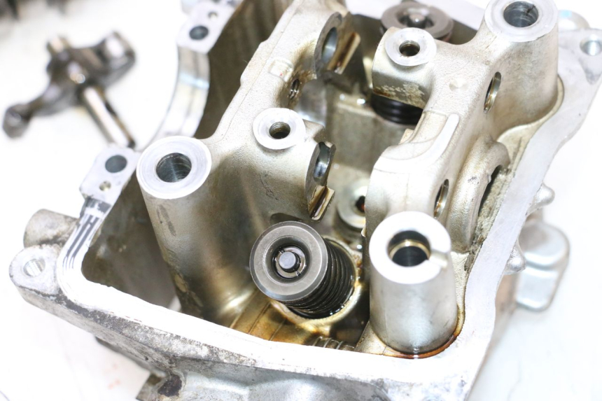 photo de TESTATA HONDA PCX (JF57/JF64) 125 (2014 - 2018) - Angolazione alternativa