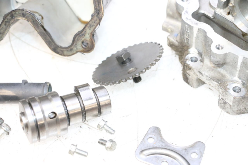 photo de TESTATA PEUGEOT SATELIS COMPRESSOR K15 125 (2006 - 2009) - Altra angolazione