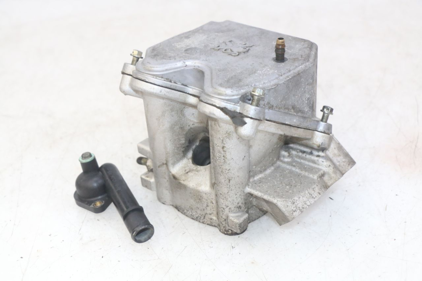 photo de TESTATA PEUGEOT SATELIS 125 (2010 - 2012) - Dettagli dei punti di fissaggio