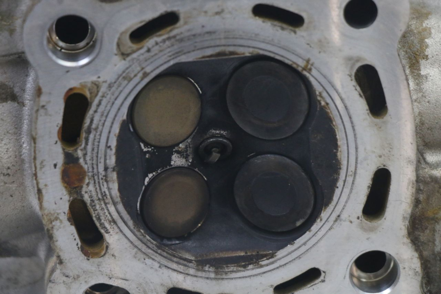 photo de TESTATA PEUGEOT SATELIS 125 (2013 - 2018) - Primo piano ad alta risoluzione