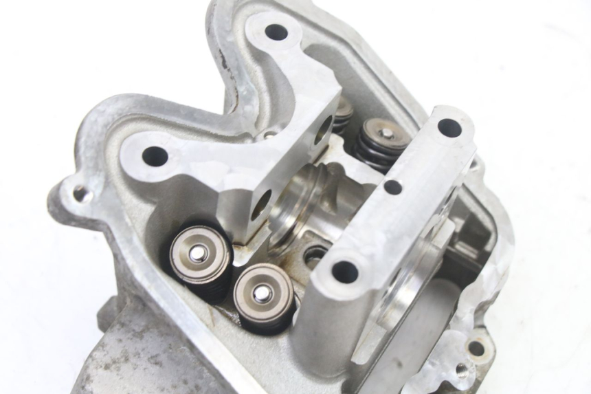 photo de TESTATA PEUGEOT SATELIS 125 (2013 - 2018) - Altra angolazione