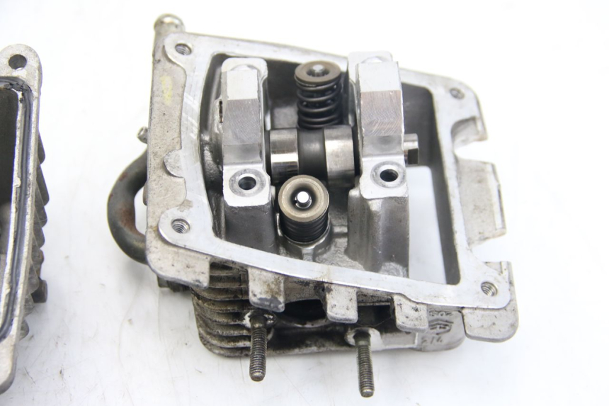 photo de TESTATA APRILIA SCARABEO 4T 50 (2009 - 2017) - Stato della superficie e materiale