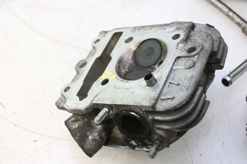 photo de TESTATA HONDA SCV LEAD 100 (2003 - 2007) - Angolazione alternativa