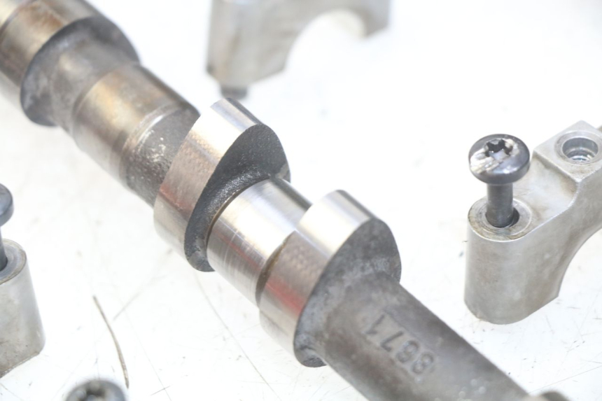 photo de TESTATA TRIUMPH SPRINT ST 955 (1999 - 2001) - Primo piano tecnico