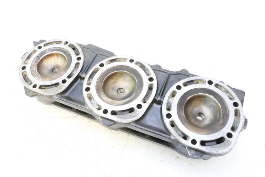 photo de TESTATA YAMAHA WAVE RUNNER GP R 1200 (2000 - 2003) - Dettaglio del componente