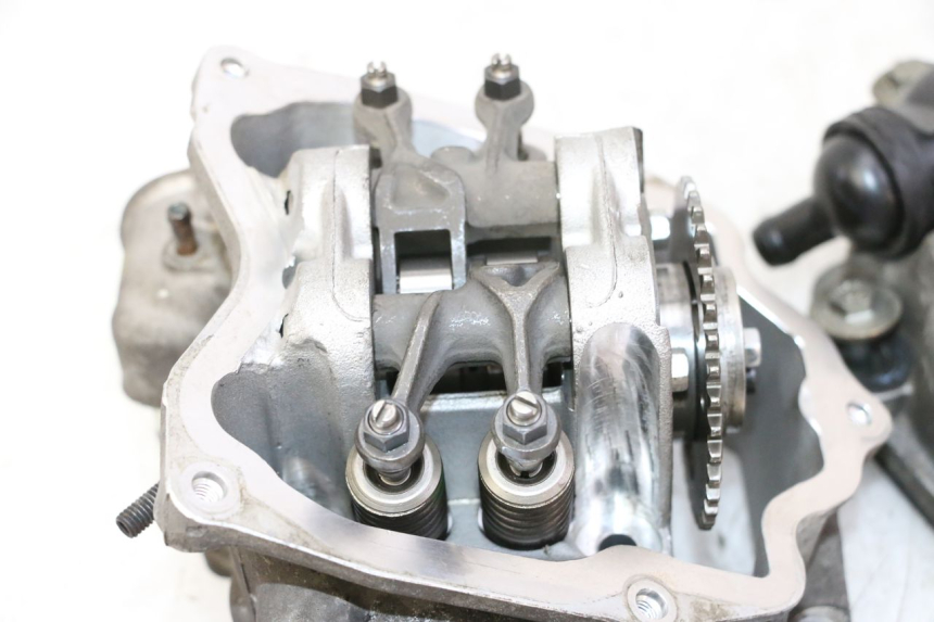 photo de TESTATA PIAGGIO XEVO - X EVO 125 (2007 - 2017) - Stato della superficie e materiale