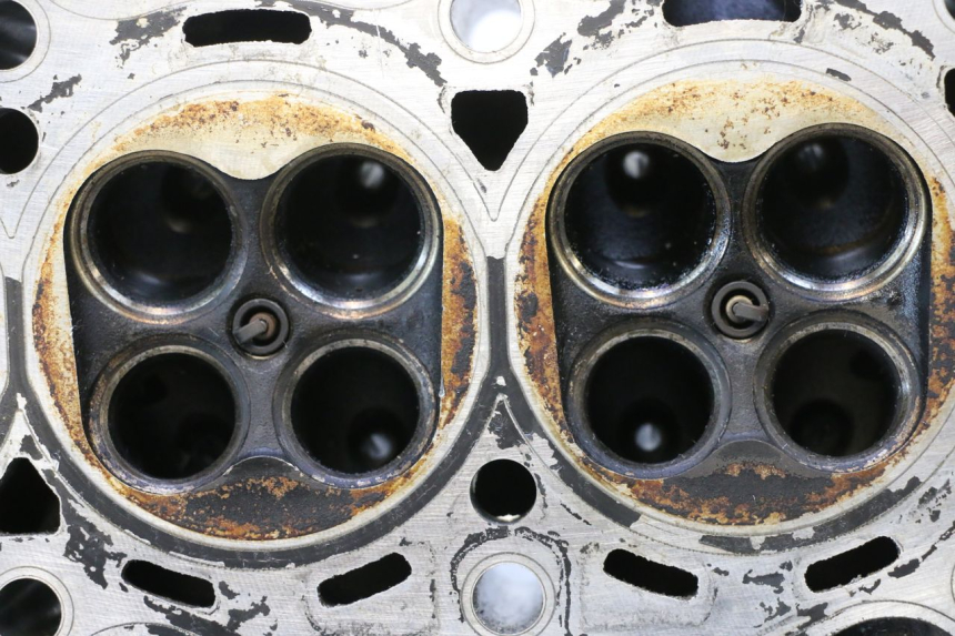 photo de Testata YAMAHA XJ6 ABS 600 (2008 - 2016) - Ricambio usato controllato