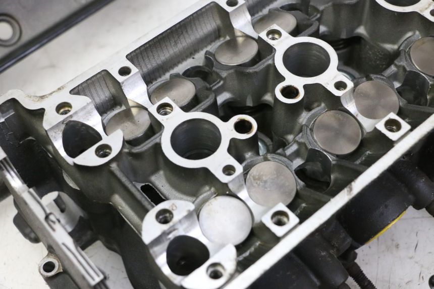 photo de TESTATA YAMAHA XJ6 600 (2008 - 2016) - Vista d'insieme del prodotto