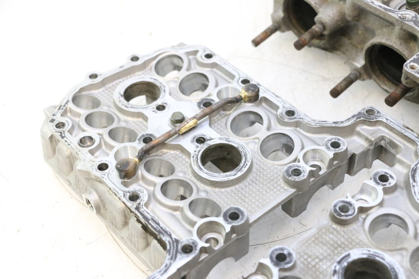 photo de TESTATA YAMAHA YZF R GENESIS 750 (1993 - 1998) - Ispezione visiva dettagliata