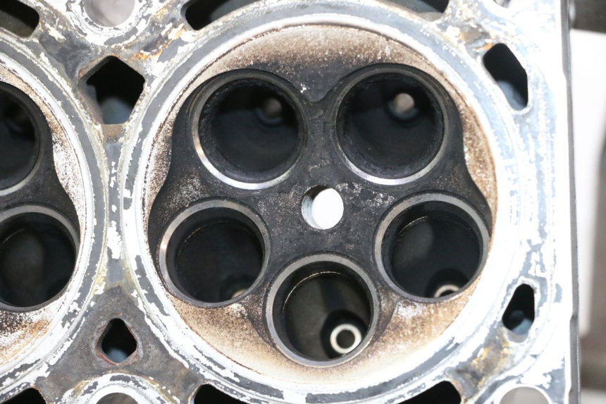 photo de TESTATA YAMAHA YZF R GENESIS 750 (1993 - 1998) - Dettaglio del componente