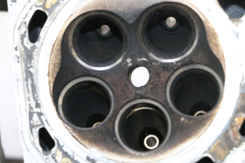 photo de TESTATA YAMAHA YZF R GENESIS 750 (1993 - 1998) - Zoom sullo stato d'uso