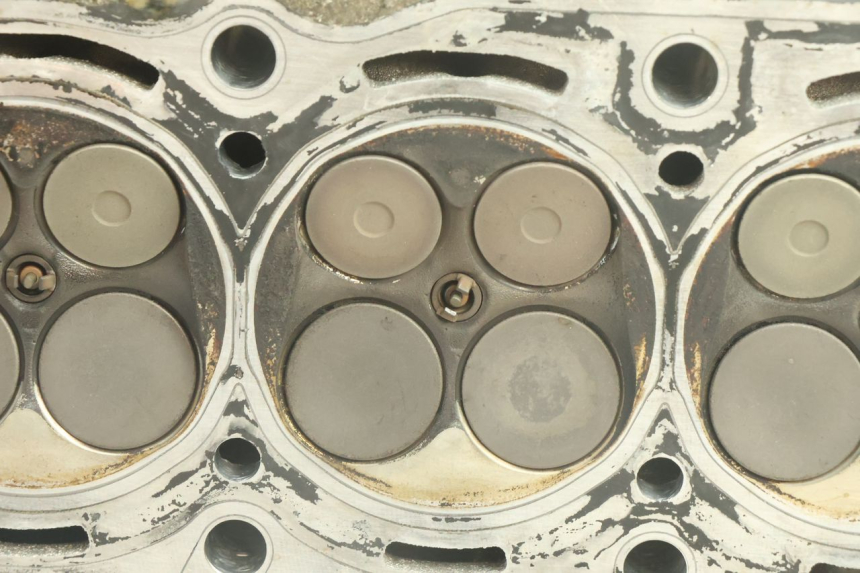photo de TESTATA YAMAHA YZF R6 600 (2008 - 2009) - Dettagli dei punti di fissaggio