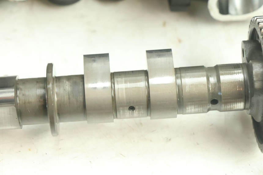 photo de TESTATA YAMAHA YZF R6 600 (2008 - 2009) - Dettagli dei punti di fissaggio