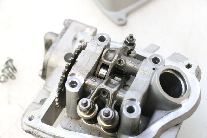 photo de TESTATA PIAGGIO ZIP IGET 4T 50 (2021 - 2023) - Stato della superficie e materiale