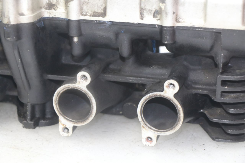 photo de TESTATA KAWASAKI ZR7 ZR-7 S 750 (1999 - 2004) - Caratteristiche distintive