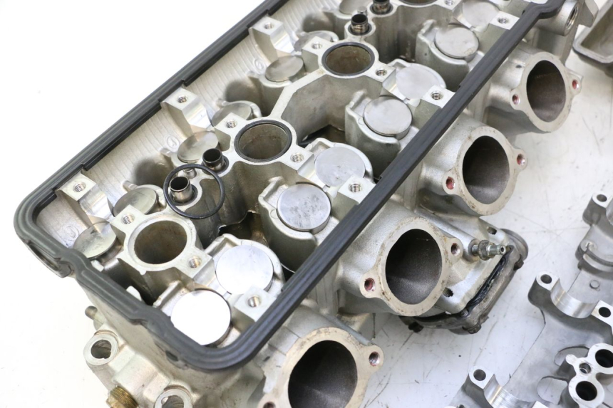 photo de TESTATA KAWASAKI ZX-6R ZX6R 600 (2000 - 2002) - Zoom sullo stato d'uso