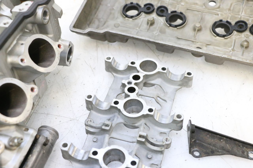 photo de TESTATA KAWASAKI ZX-6R ZX6R 600 (2000 - 2002) - Dettagli dei punti di fissaggio