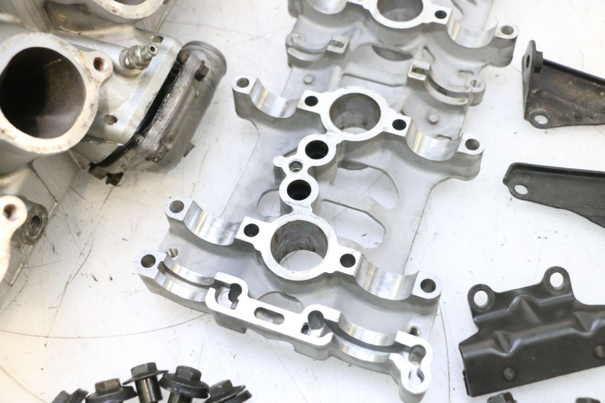 photo de TESTATA KAWASAKI ZX-6R ZX6R 600 (2000 - 2002) - Stato della superficie e materiale