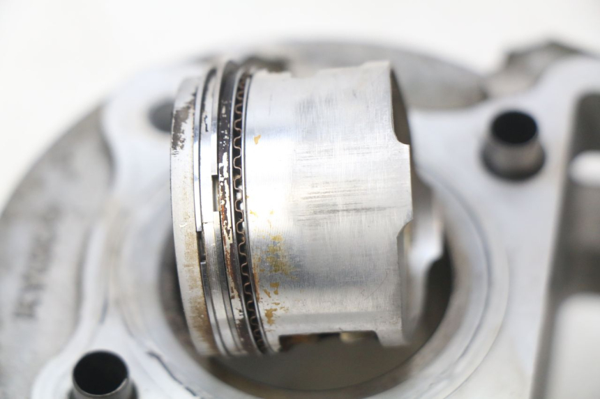 photo de CILINDRO PISTONE KYMCO AGILITY 4T 50 (2005 - 2018) - Ispezione visiva dettagliata