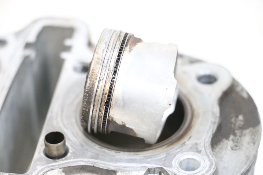 photo de CILINDRO PISTONE KYMCO AGILITY 4T 50 (2005 - 2018) - Marcature e riferimenti originali