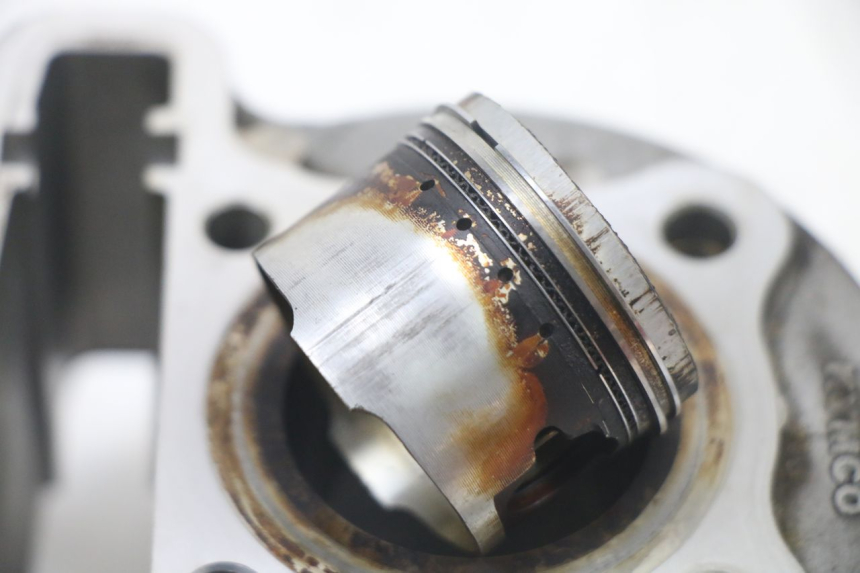 photo de CILINDRO PISTONE KYMCO AGILITY 4T 50 (2018 - 2022) - Primo piano ad alta risoluzione