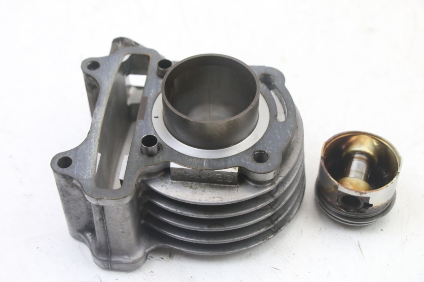 photo de CILINDRO PISTONE KYMCO AGILITY 4T 50 (2018 - 2022) - Dettagli dei punti di fissaggio