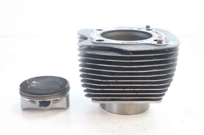 photo de CILINDRO E PISTONE POSTERIORE HARLEY DAVIDSON ROAD GLIDE FLTRXSE 1920 (2018 - 2022) - Dettaglio del componente