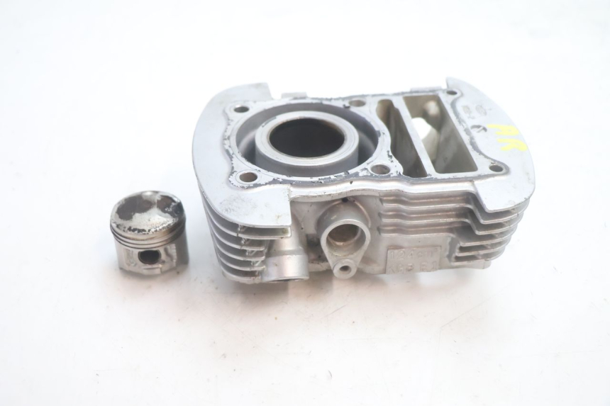 photo de CILINDRO E PISTONE POSTERIORE HONDA XLV VARADERO 125 (2007 - 2012) - Dettaglio del componente