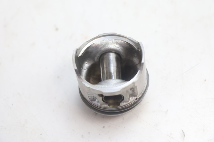 photo de CILINDRO E PISTONE POSTERIORE HONDA XLV VARADERO 125 (2007 - 2012) - Focus sulla struttura