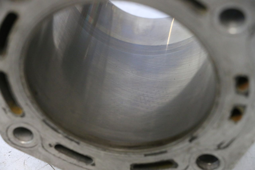photo de CILINDRO E PISTONE ANTERIORE GILERA GP 800 (2007 - 2013) - Marcature e riferimenti originali