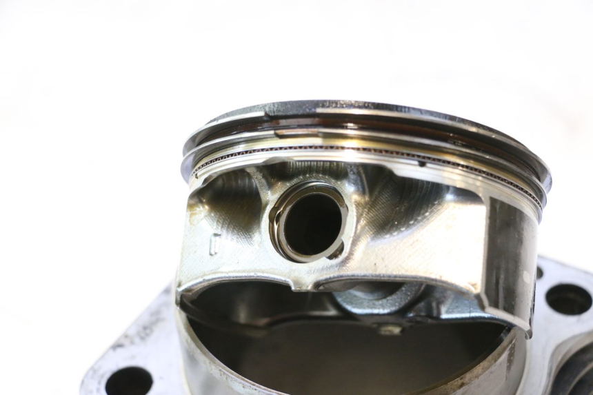 photo de CILINDRO E PISTONE ANTERIORE HARLEY DAVIDSON ROAD GLIDE FLTRXSE 1920 (2018 - 2022) - Dettaglio del componente