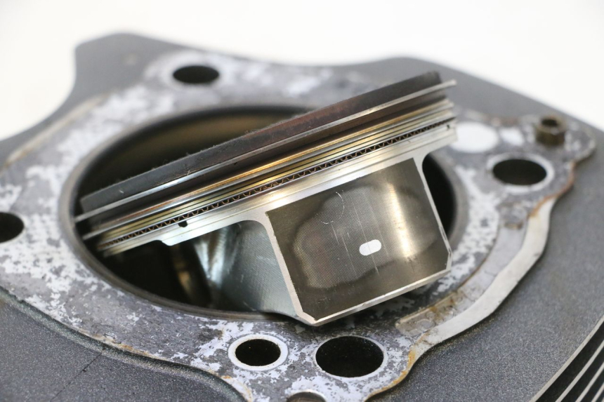 photo de CILINDRO E PISTONE ANTERIORE HARLEY DAVIDSON ROAD GLIDE FLTRXSE 1920 (2018 - 2022) - Dettaglio del componente