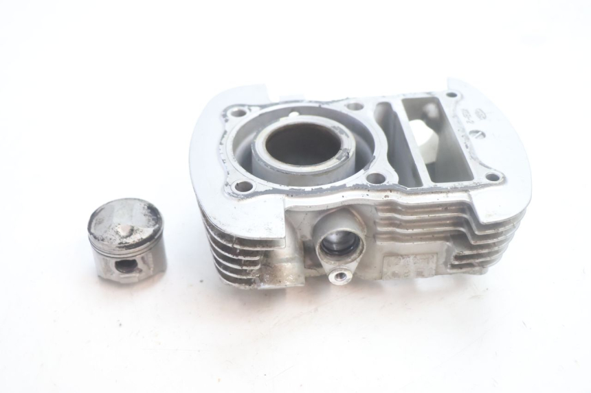 photo de CILINDRO E PISTONE ANTERIORE HONDA XLV VARADERO 125 (2007 - 2012) - Dettaglio del componente