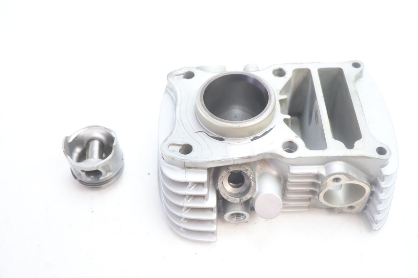 photo de CILINDRO E PISTONE ANTERIORE HONDA XLV VARADERO 125 (2007 - 2012) - Zoom sullo stato d'uso
