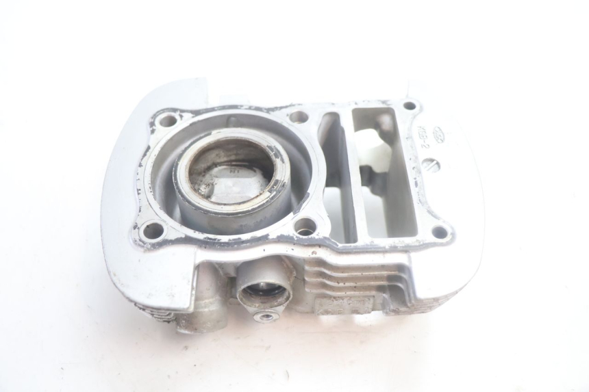 photo de CILINDRO E PISTONE ANTERIORE HONDA XLV VARADERO 125 (2007 - 2012) - Primo piano tecnico
