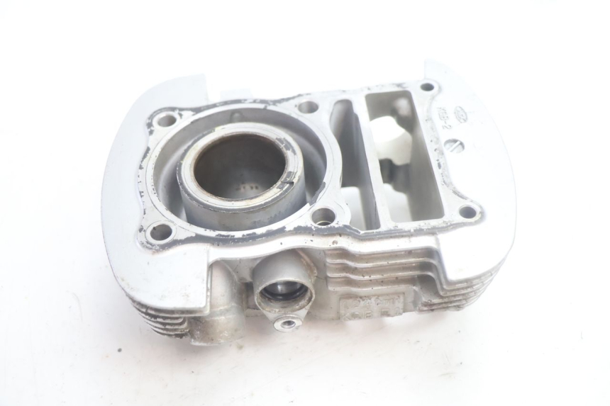 photo de CILINDRO E PISTONE ANTERIORE HONDA XLV VARADERO 125 (2007 - 2012) - Dettagli dei punti di fissaggio