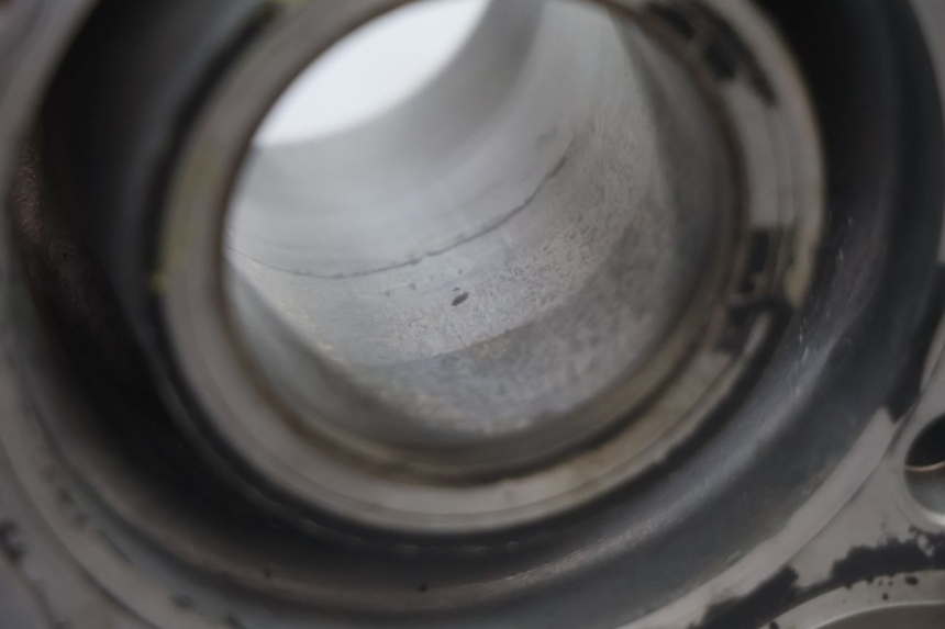 photo de CILINDRO E PISTONE ANTERIORE HONDA XLV VARADERO 125 (2007 - 2012) - Marcature e riferimenti originali
