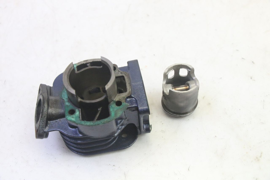 photo de CILINDRO PISTONE MBK BOOSTER SPIRIT 50 (2004 - 2017) - Altra angolazione
