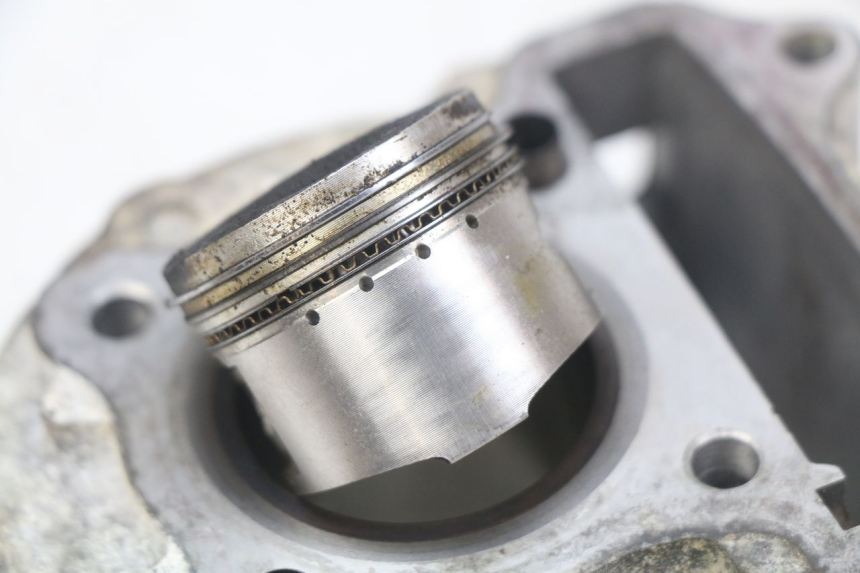 photo de CILINDRO PISTONE BAOTIAN BT 50 QT-12 50 (2007 - 2009) - Zoom sui componenti