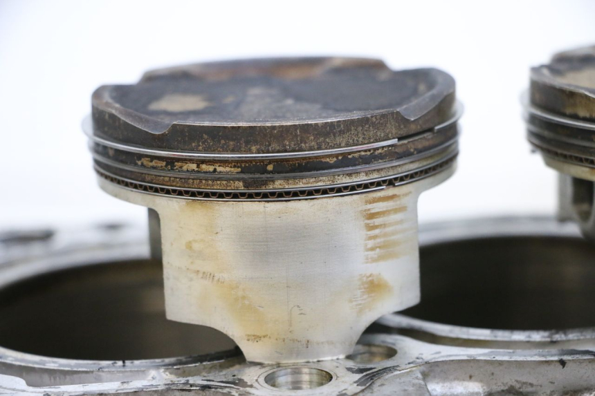 photo de CILINDRO PISTONE SUZUKI BURGMAN 650 (2013 - 2020) - Panoramica del profilo