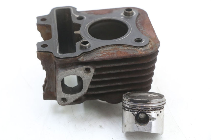 photo de CILINDRO PISTONE PIAGGIO FLY 4T 50 (2004 - 2010) - Zoom sullo stato d'uso