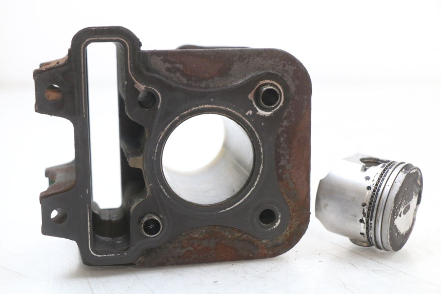 photo de CILINDRO PISTONE PIAGGIO FLY 4T 50 (2004 - 2010) - Altra angolazione