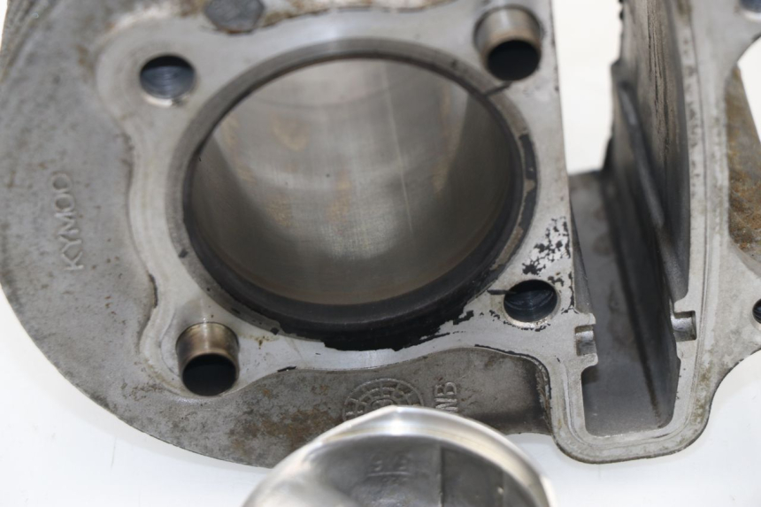 photo de CILINDRO PISTONE REVATTO FUTURA GT 125 (2006 - 2008) - Altra angolazione