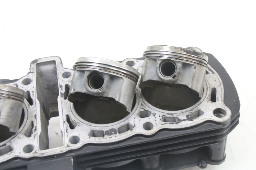 photo de CILINDRO PISTONE YAMAHA FZS FAZER 600 (2001 - 2003) - Zoom sullo stato d'uso