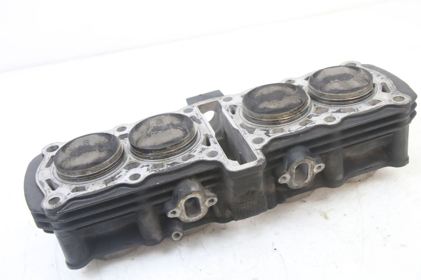 photo de CILINDRO PISTONE YAMAHA FZS FAZER 600 (2001 - 2003) - Primo piano tecnico