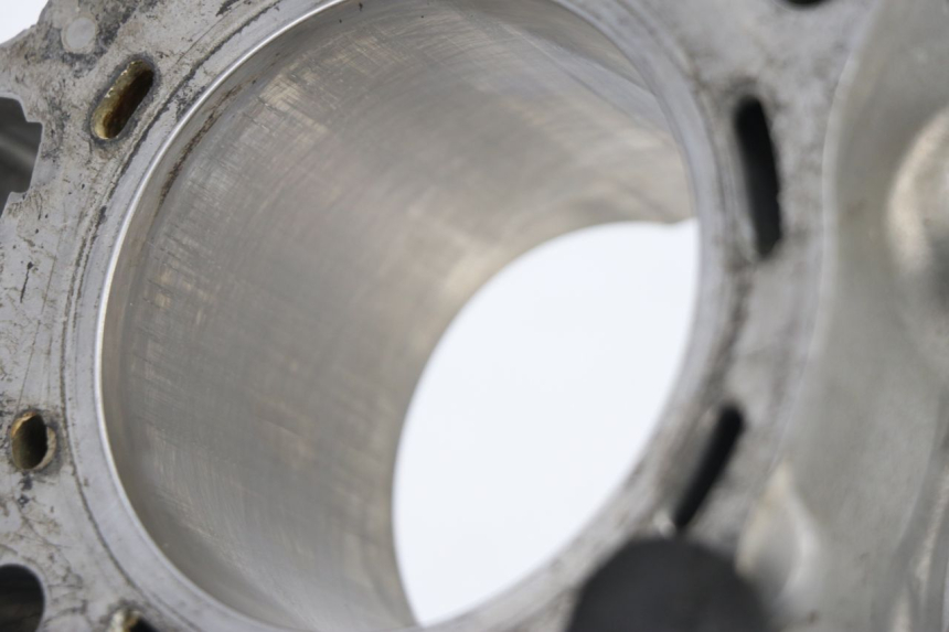 photo de CILINDRO PISTONE HONDA CRF 250 (2013 - 2016) - Primo piano tecnico