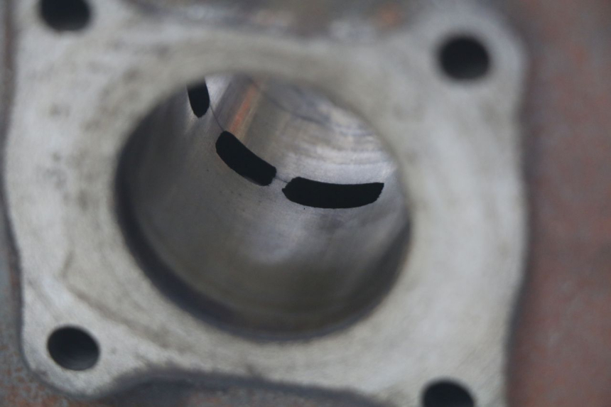 photo de CILINDRO PISTONE SYM JET EURO X 2T 50 (2003 - 2007) - Caratteristiche distintive