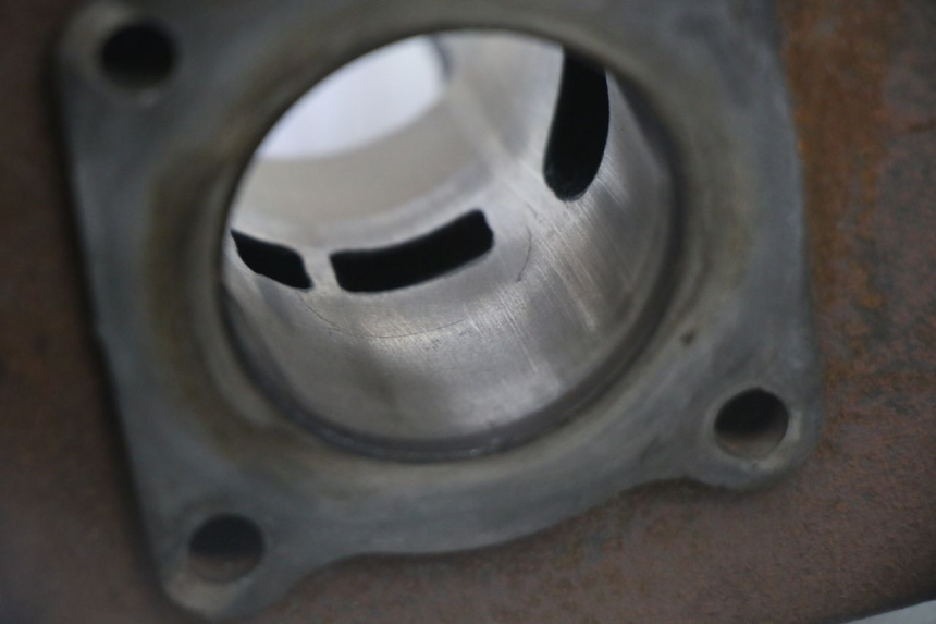 photo de CILINDRO PISTONE PEUGEOT KISBEE 2T 50 (2010 - 2017) - Caratteristiche distintive