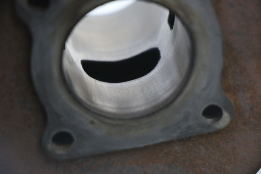 photo de CILINDRO PISTONE PEUGEOT KISBEE 2T 50 (2010 - 2017) - Zoom sui componenti