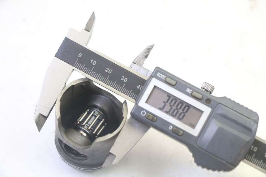 photo de CILINDRO PISTONE PEUGEOT KISBEE 2T 50 (2010 - 2017) - Angolazione alternativa